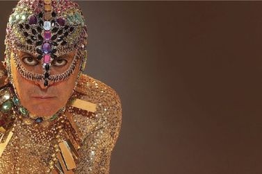 Exposição gratuita traz figurinos icônicos de Ney Matogrosso ao Senac Registro