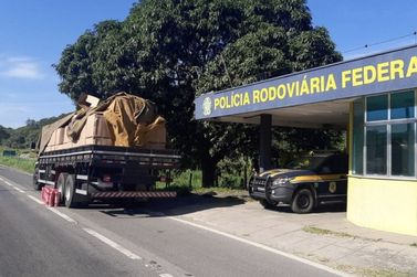 Motorista é preso com 3 toneladas de maconha em carga de extintores no Vale