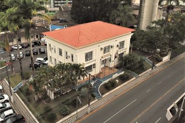 Prefeitura convoca aprovados em concurso público para diversos cargos