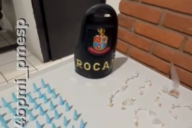 Suspeito é preso com 250 porções de drogas após fuga por telhado de igreja