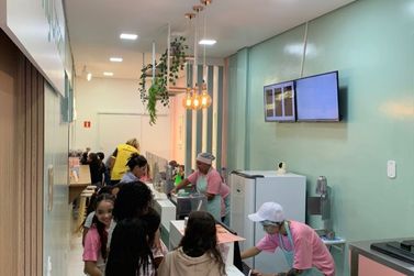 Sorveteria inaugura com ação especial voltada a crianças de Registro