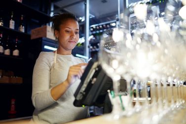 Profissionais de bares e restaurantes terão descontos em universidade 