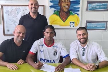 Paulo Gustavo assina primeiro contrato profissional com o Resende