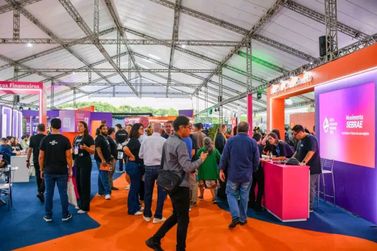 1&ordf; Expo Agulhas Negras re&uacute;ne centenas de pessoas em busca de oportunidades de neg&oacute;cios 