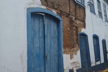 Parte da fachada de casar&atilde;o desaba no Centro Hist&oacute;rico