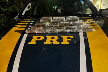 PRF prende mulher com 18 tabletes de haxixe durante fiscaliza&ccedil;&atilde;o na Dutra