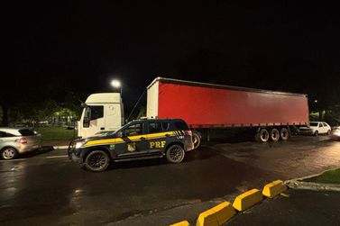 PRF recupera caminh&atilde;o com registro de furto no Paran&aacute;