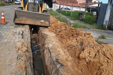 Concession&aacute;ria executa a substitui&ccedil;&atilde;o de rede de &aacute;gua no bairro Liberdade, em Resende