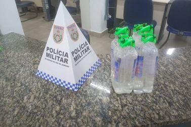 Policiais militares apreendem 12 frascos de lan&ccedil;a-perfume em Resende