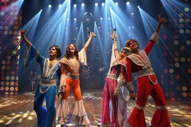 ABBA Experience traz os maiores sucessos da Era Disco no Teatro Salesiano