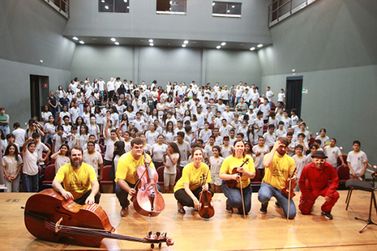 Projeto Jovens Músicos se apresenta para alunos de escolas públicas