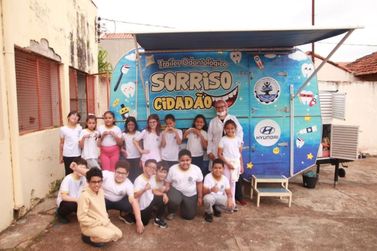 Trailer Odontológico segue atendendo na escola Barão de Serra Negra 