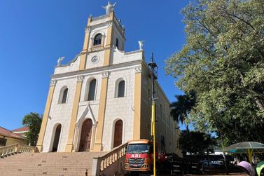 Igreja da Praça Matriz de Rio das Pedras passa por restauração