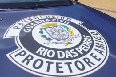 GCM prende homem em flagrante ap&oacute;s furto de bebida em supermercado
