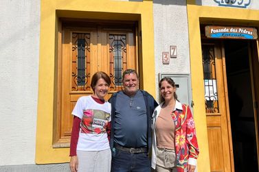 Equipe da Feira de Editoras Cartoneras visita Pousada das P&ecirc;dras em Rio das Pedras
