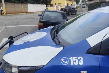 Guarda Civil localiza ve&iacute;culo furtado no Centro de Rio das Pedras