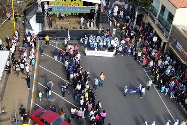 Desfile C&iacute;vico celebra os 132 anos de Rio das Pedras