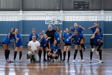 V&ocirc;lei feminino sub-14 da Escola Zeppelini disputa final dos Jogos Estaduais