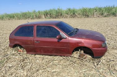 Guarda Civil encontra carro furtado abandonado em canavial de Rio das Pedras