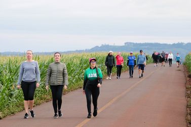 Caminhos do Igua&ccedil;u tem novo trecho sinalizado e inaugurado em Santa Helena 