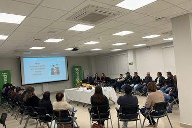 Associados são homenageados por longa jornada com o Sicredi