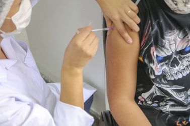 Sa&uacute;de disponibiliza vacina&ccedil;&atilde;o de HPV para adolescentes nos 399 munic&iacute;pios do PR