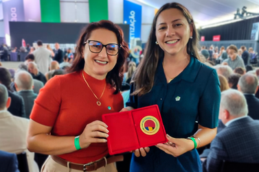 Santa Helena recebe Selo Ouro Nacional em Alfabetiza&ccedil;&atilde;o em cerim&ocirc;nia em Bras&iacute;lia