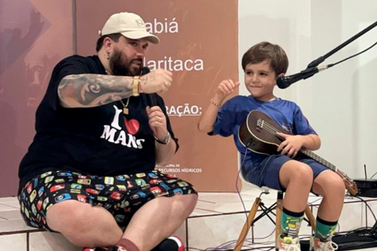 Cantor Panda surpreende menino em Matel&acirc;ndia ap&oacute;s v&iacute;deo viral emocionar nas redes sociais