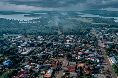 Frente fria avan&ccedil;a no Paran&aacute; com risco de temporal, vento de 70 km/h e geada