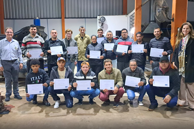 Curso de Mec&acirc;nica Automotiva &eacute; conclu&iacute;do com entrega de certificados em Pato Bragado