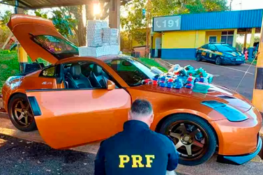 Carga com 416 iPhones e rem&eacute;dios &eacute; apreendida pela PRF em carro esportivo de luxo