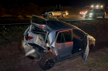 Colis&atilde;o entre dois carros e dois caminh&otilde;es mobiliza equipes de resgate na regi&atilde;o