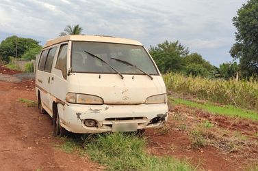 Santa Helena notifica respons&aacute;veis por ve&iacute;culos abandonados em vias p&uacute;blicas