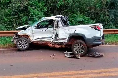 Homem de 59 anos morre ap&oacute;s Fiat Strada ser atingida por carreta na PR-317