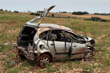 Motorista morre no hospital ap&oacute;s ser ejetado de ve&iacute;culo em acidente registrado na regi&atilde;o