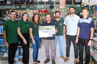 Acisa entrega pr&ecirc;mios do terceiro sorteio da campanha Comprar Aqui d&aacute; Sorte