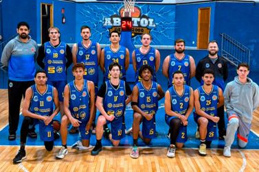 Equipe de Santa Helena disputa bronze na Copa Oeste de Basquete