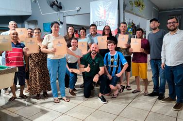 Fam&iacute;lias do Vila Nova recebem matr&iacute;culas individuais dos im&oacute;veis