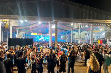 Oktoberfest encerra programa&ccedil;&atilde;o com jantar beneficente, m&uacute;sica e solidariedade