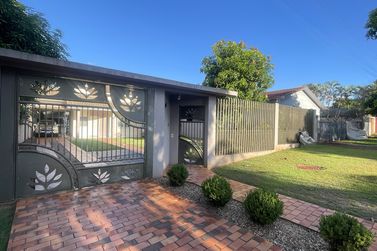 Casa &agrave; venda - 180m&sup2; - Centro