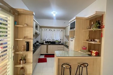 Casa &agrave; venda - 180m&sup2; - Centro