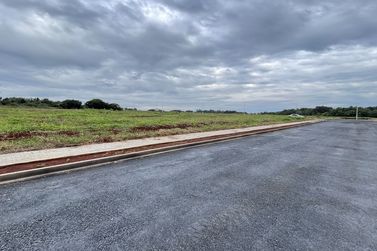 Terreno &agrave; venda - 300m&sup2; - Novo Jardim