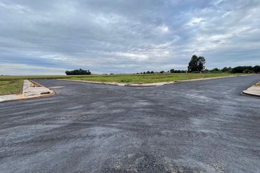 Terreno &agrave; venda - 300m&sup2; - Novo Jardim