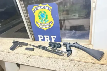 PRF apreende fuzil e pistola durante abordagem na BR-277