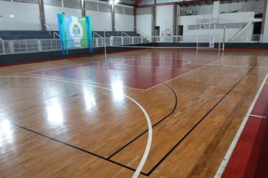 Equipe de V&ocirc;lei gigante do munic&iacute;pio se prepara para estreia na Liga Cresol 