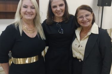 Santa Terezinha marca presen&ccedil;a na posse da Associa&ccedil;&atilde;o de Vereadoras do Paran&aacute; 