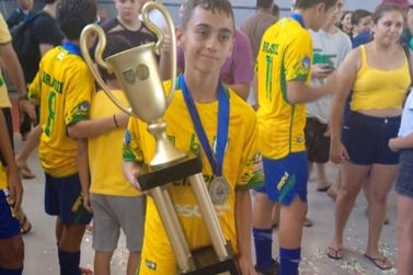 Paulo, do K1 Sports de Santa Terezinha, &eacute; Campe&atilde;o Mundial Sub-13 de Futsal 