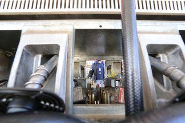 Paran&aacute; adere a programa federal para reduzir imposto do diesel