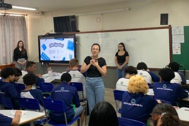 Palestras para adolescentes refor&ccedil;am orienta&ccedil;&atilde;o e preven&ccedil;&atilde;o em col&eacute;gio estadual.