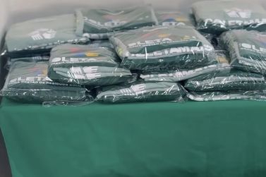 Acaresti recebe novos uniformes para colaboradores